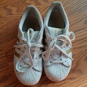 3/$20🍋Adidas kids Superstar sneakers